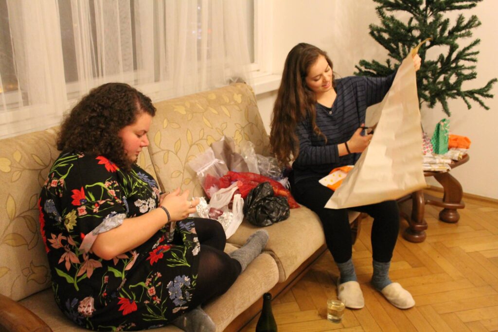 Zoe and Theresa wrapping their gifts. Credit to Katie 
